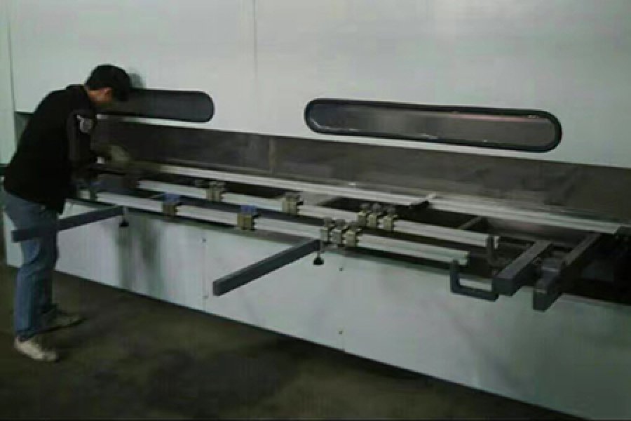 UAE 5 axis CNC spray machine especially designed for door an