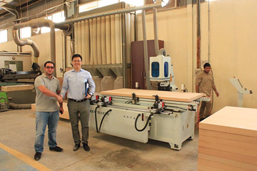 Door production lines : lock and hinge opening; spray : four