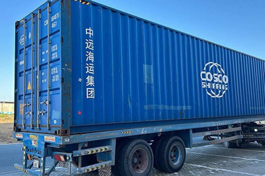 Offloading New Container 40hc