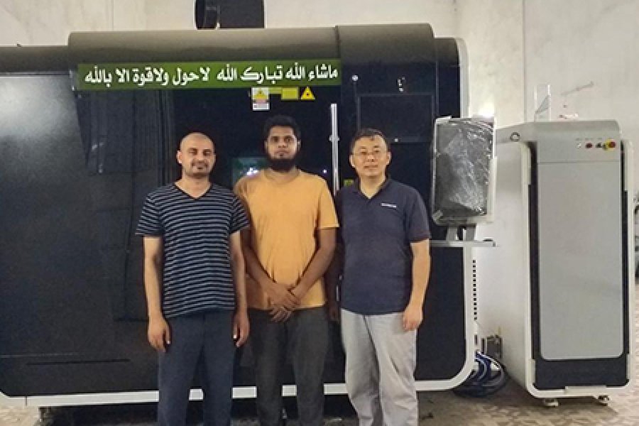 3KW fiber laser cutting machine with exchange tables and enclosed CE standard installed in Saudi Arabia