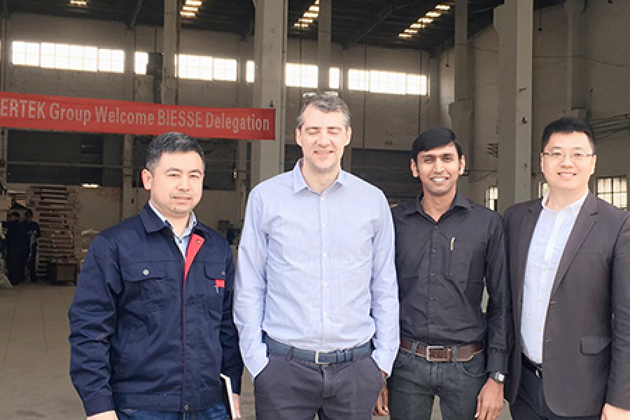 Welcome our customer from Italy to visit our manufacturer in China for establishment the business relationship for the OEM of sliding  table saw machines