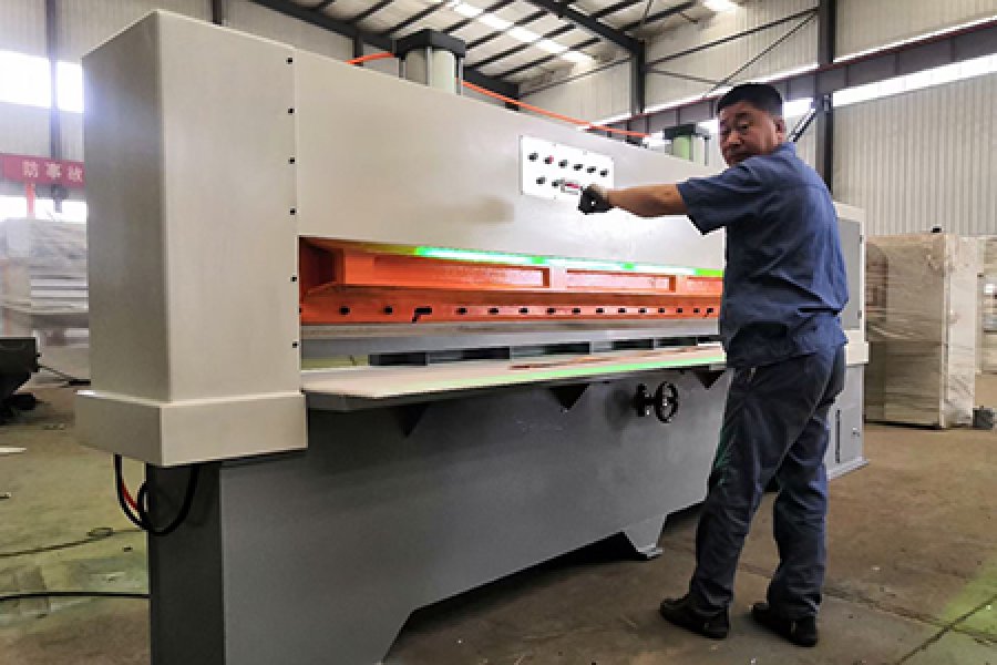 Hot press machine veneer cutting machine glue spreader full production line for lamination door production line machines delivery for Kingdom Saudi Arabia client