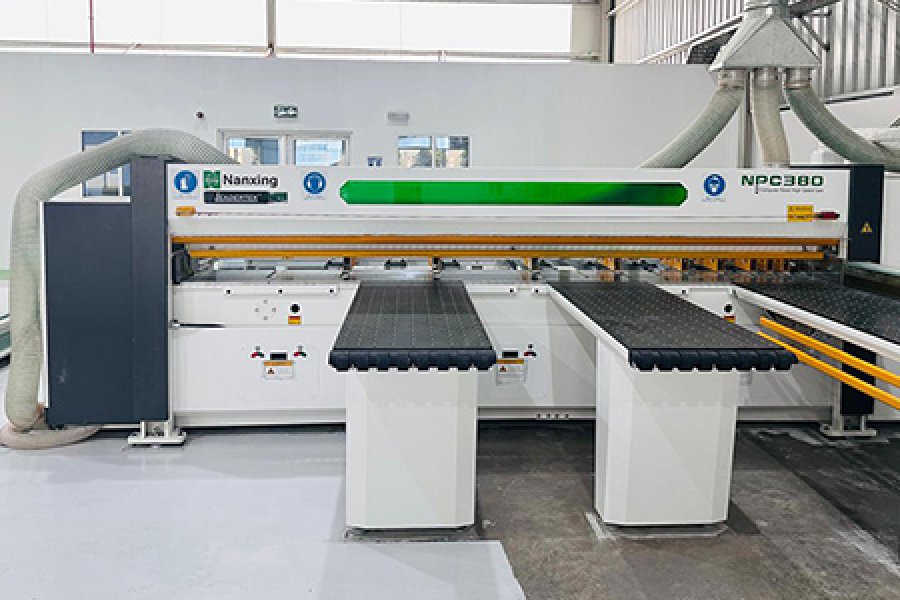 Computer beam saw , full functions edge banding machines , 6 side CNC drilling machine delivered and installed in DIC client factory for mass production  , Dubai UAE