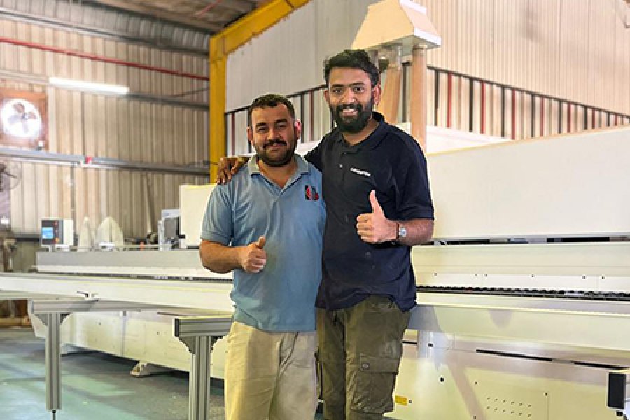 The HD783J high-speed automatic beveling/straight edge banding machine has been successfully installed in the UAE.